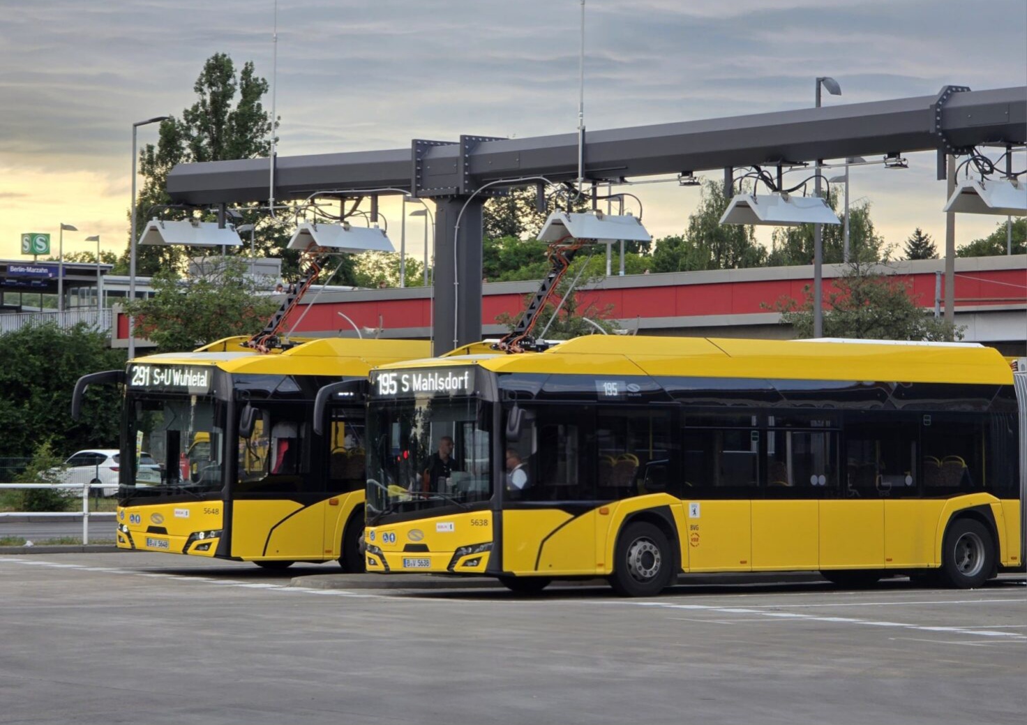 Berlin nagyszabású gyorstöltő-hálózat fejlesztéssel készül újabb 270 Solaris villanybusz fogadására