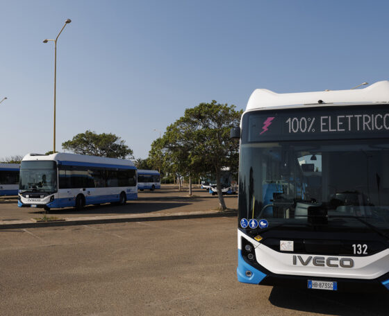 Negyvenhét új Iveco E-Way érkezésével elérte a 70%-ot a villanybuszok aránya Cagliariban