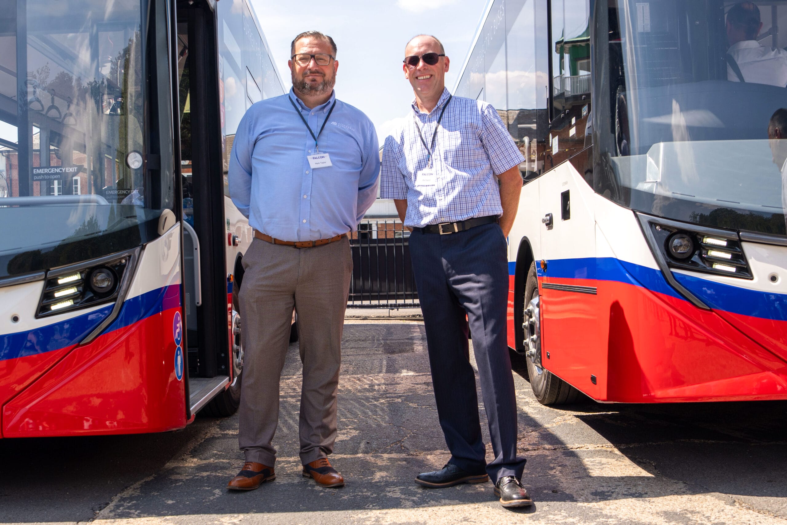 Átvette vadonatúj Alexander Dennis Enviro200EV villanybuszait a Falcon Buses 3 Mark Taylor and Richard Telling
