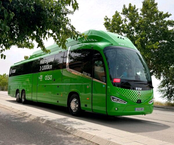 Madrid térségében kezdte meg valós üzemi tesztjét az Irizar második generációs hidrogénbusza