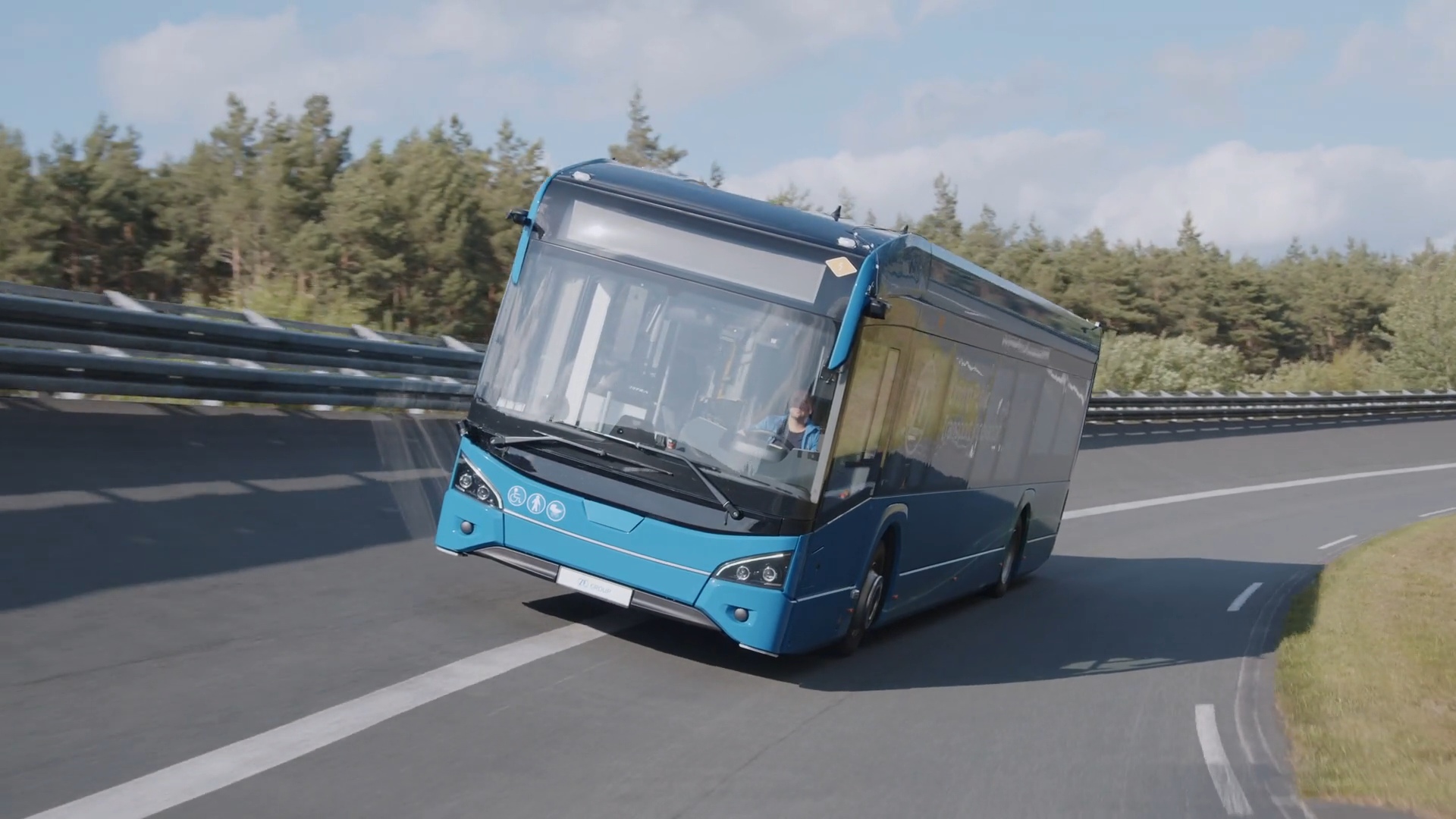 Intelligens megállóba állás és Skyhook futómű: új technológiákkal készül az IAA-ra a ZF 6 ZF 2026 CV TechDay Pressfootage Bus HD 1080 WEB H264 40001