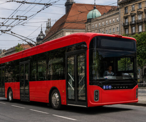 Aláírták a keretszerződést, megfelelő finanszírozás esetén akár 160 új trolibusz érkezhet Budapestre