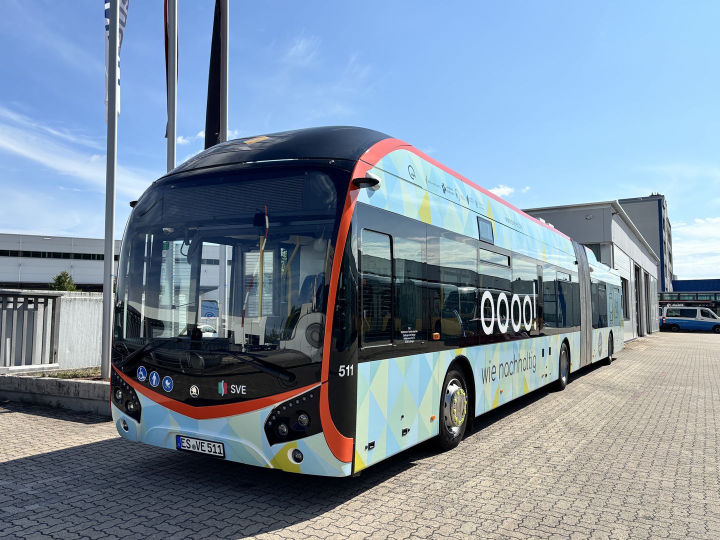 Megérkezett leendő szolgálati helyére Esslingen első két új önjáró Škoda trolibusza 2 koda 33Tr Esslingen event 1 fullhd