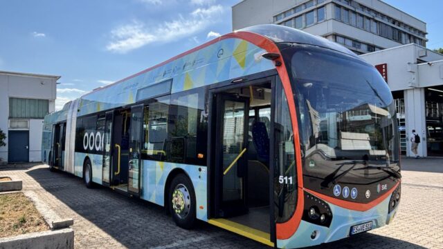 Megérkezett leendő szolgálati helyére Esslingen első két új önjáró Škoda trolibusza