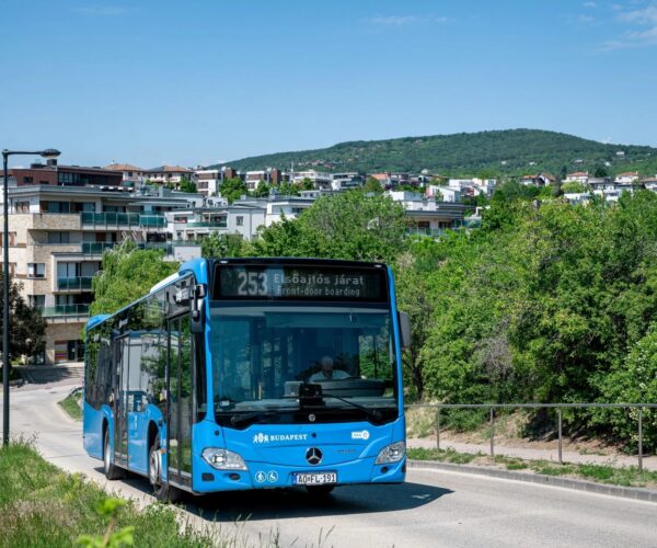 Júliustól újabb buszjáratokon lehet kerékpárt szállítani Budapesten